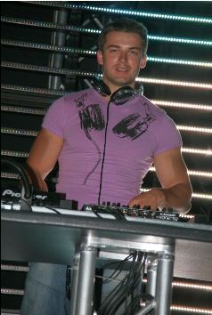 Petardi nella notte al Gay Village. Due feriti - villagepetardiF3 - Gay.it Archivio