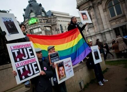 Francia: aumenta la violenza omofoba, anche in Parlamento - violenze franciaBASE 1 - Gay.it Archivio