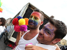 Da Bassano a Cagliari passando da Napoli: week end rainbow - weekend prideBASE - Gay.it Archivio