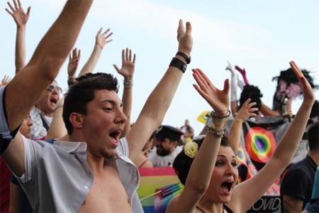 Da Bassano a Cagliari passando da Napoli: week end rainbow - weekend prideF2 - Gay.it Archivio