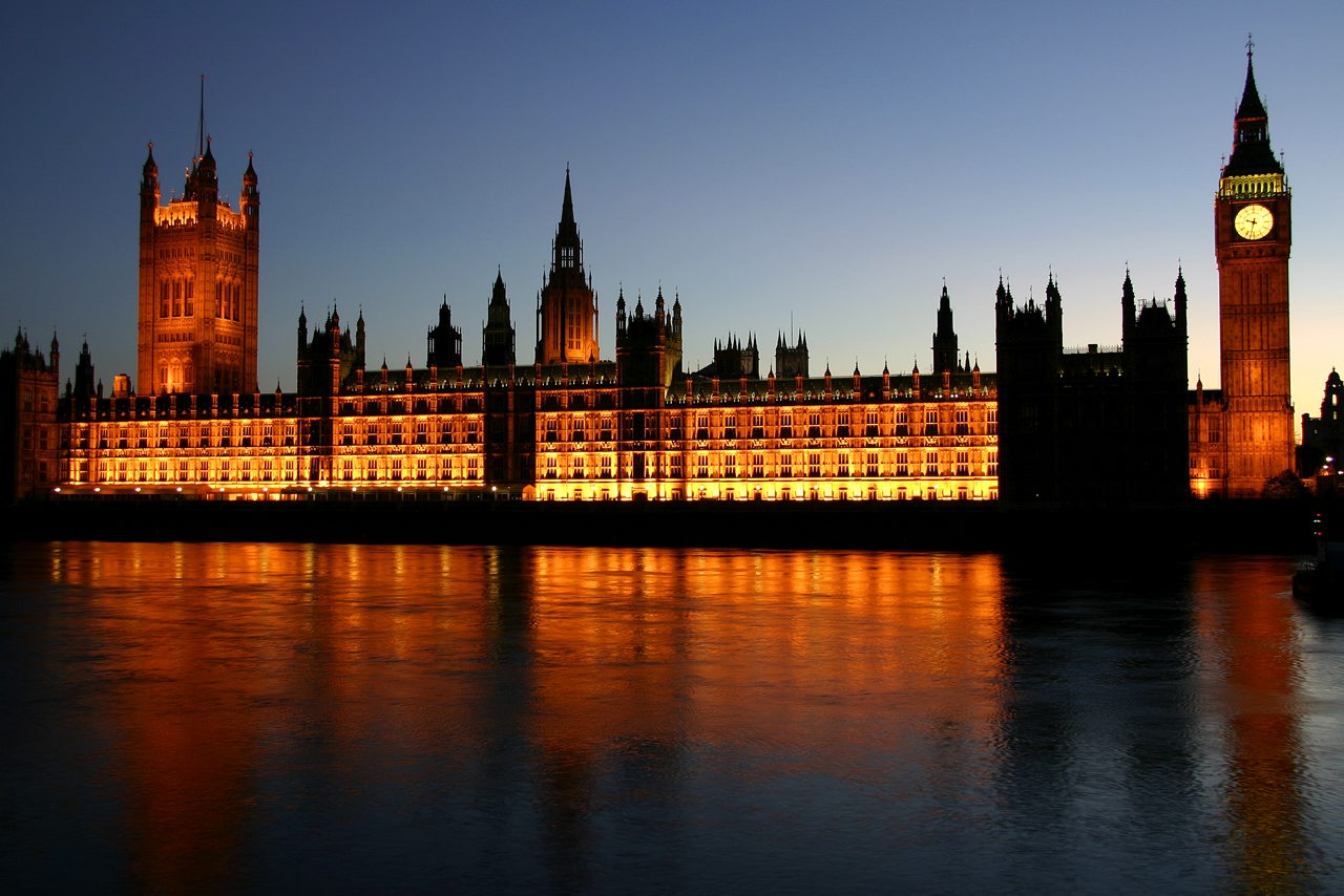 Orge gay, alcol e molestie sessuali: bufera a Westminster - westminster parlamento inglese londra - Gay.it Archivio