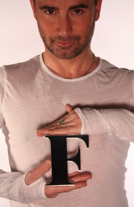 Paolo Tuci: al via lo Zorb Globe Tour 2010 - zorbglobePao5 - Gay.it Archivio