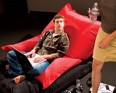 Facebook pagherà le spese sanitarie delle coppie gay - zuckerberg friendlyF2 - Gay.it Archivio